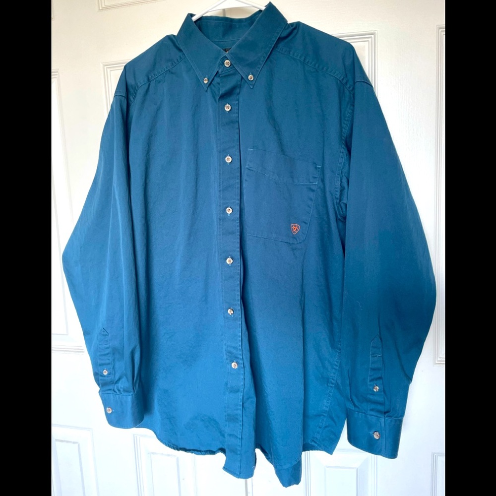 XL Ariat long sleeve button up, worn only once, good condition